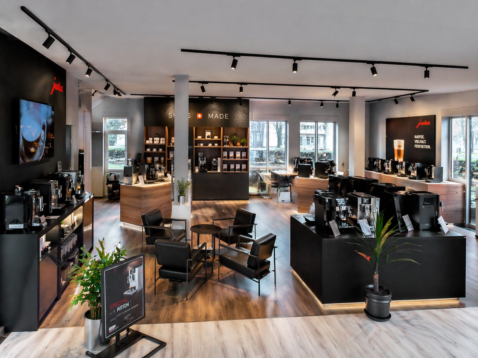 Brühwerk Showroom — gemütliche Sitzecke und Maschinen